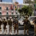 Soldados bolivianos protegem palácio presidencial na Praça Murillo em La Paz, na Bolívia, em 26 de junho de 2024 - Foto: AP Photo/Juan Karita