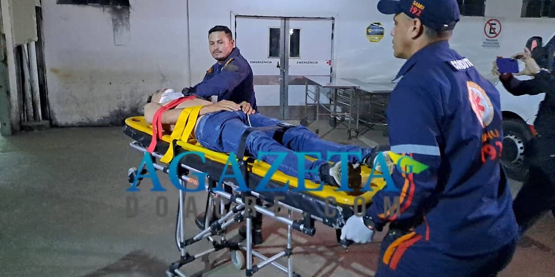 Carro se choca com moto e deixa condutor ferido em cruzamento sem sinalização