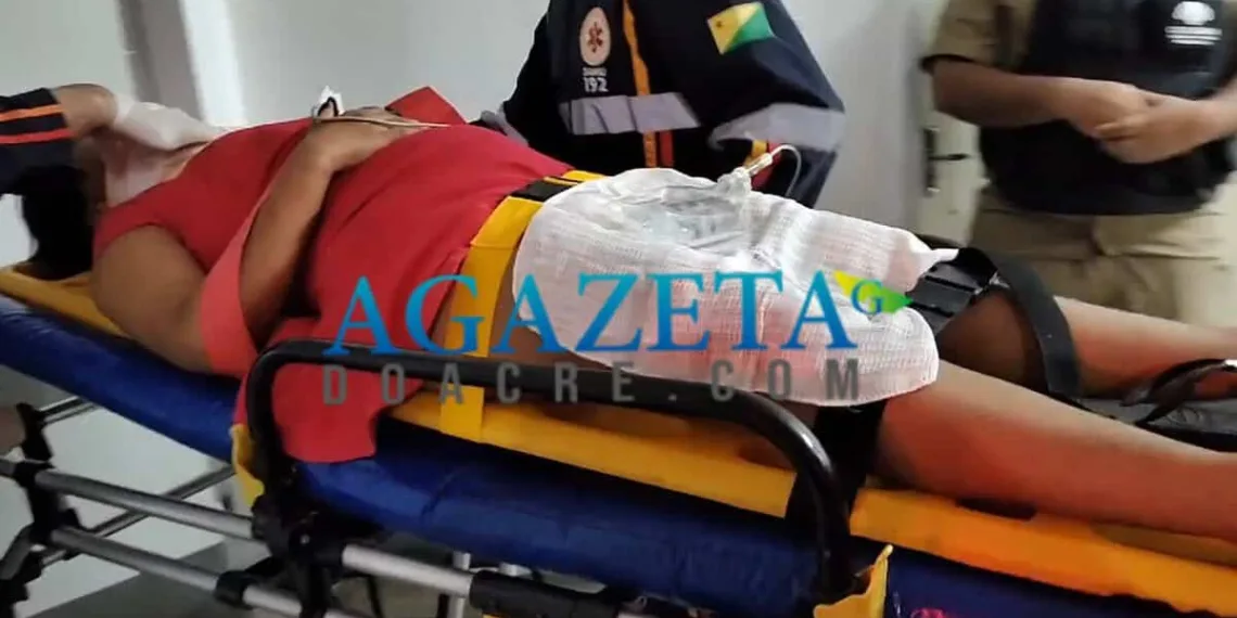 Mulher se joga de motocicleta em movimento após discussão por ciúmes