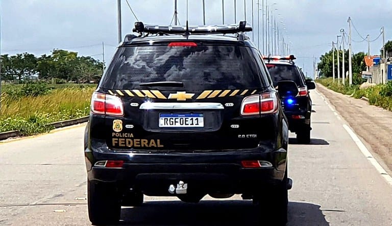 PF apreende maquinários utilizados em serraria e madeira ilegal no interior do Acre