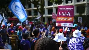 Educação Fim da greve: professores e técnicos universitários assinam acordo