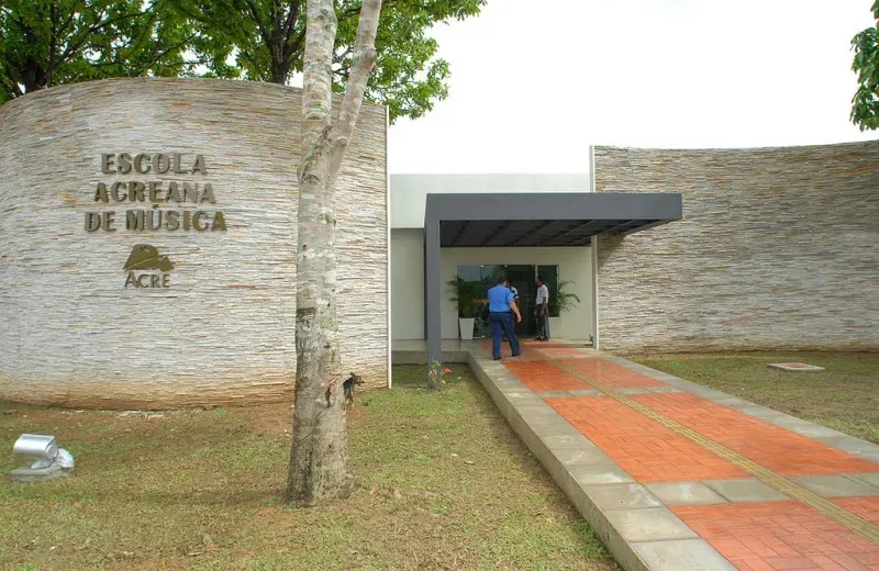 Projeto oferece cursos de pandeiro, violão e cavaco com certificação e vagas limitadas; veja como participar
