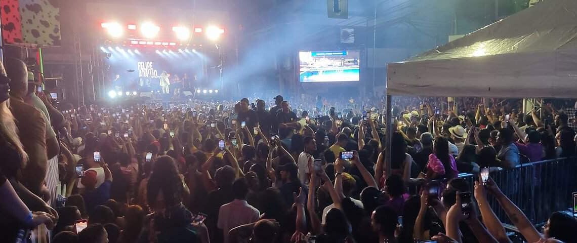 Felipe Araújo abre I Festival da Macaxeira em Rio Branco com show para multidão