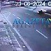 Vídeo mostra momento em que jovem perde controle de moto e bate em palmeira na Avenida Ceará