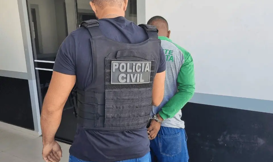 Padrasto que abusava das enteadas enquanto esposa estava no trabalho é preso em Rio Branco