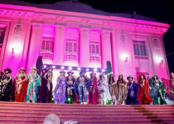 Em 2023, 16 finalistas disputaram o título de Rainha do Rodeio da Expoacre, em frente ao Palácio Rio Branco. Foto: Neto Lucena/Secom