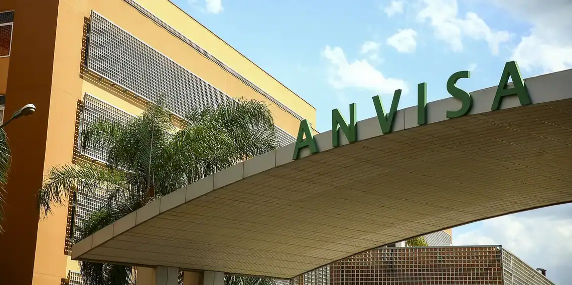 Anvisa alerta sobre uso do formol como alisante de cabelos