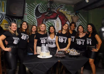 Vanessa Rose cinquentou e festejou a chegada do novo ciclo no Chico’s Rock Bar
