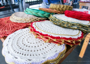 Peças de crochê podem ser comercializadas em feiras livres. Foto: Antonio Moura/Iapen