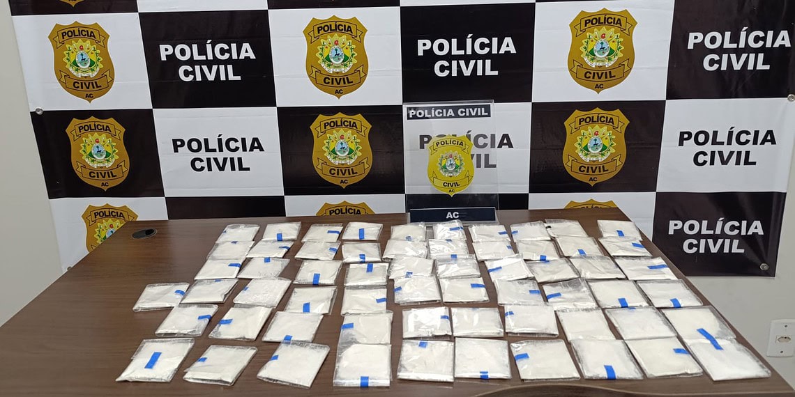 Polícia Civil do Acre apreende 61 pacotes de pasta base de cocaína em Sena Madureira e prende dois suspeitos por tráfico