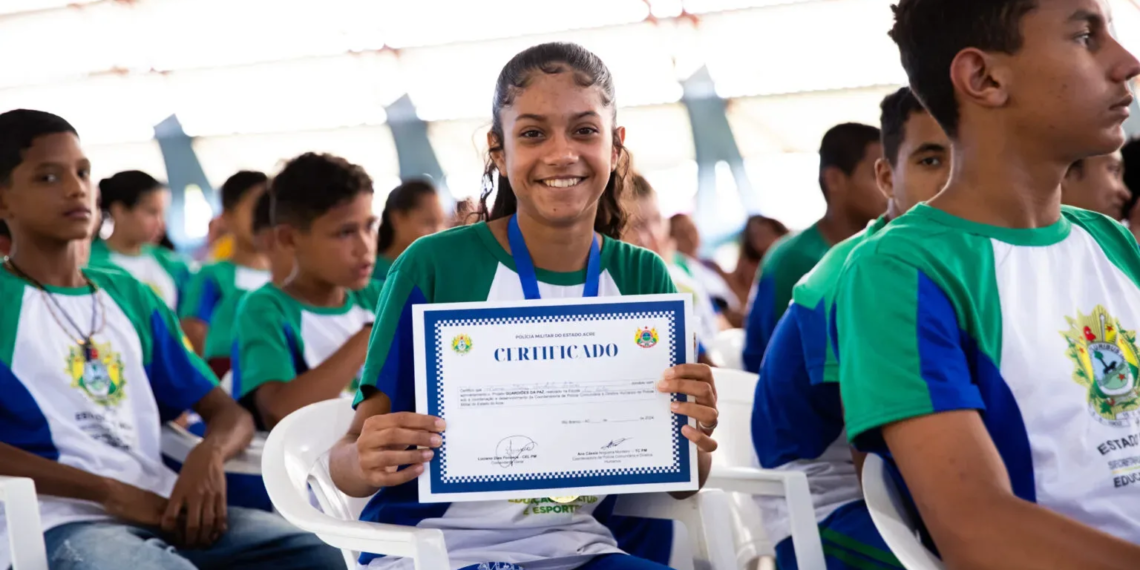 Estudantes da Cidade do Povo concluem participação em projetos Guardiões da Paz e Semeando o Futuro da PMAC