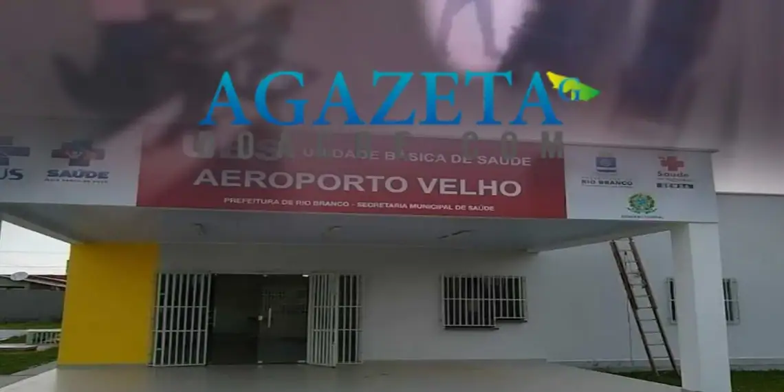Policiais analisam câmeras de segurança para identificar bandidos que invadiram a UBS do Aeroporto Velho
