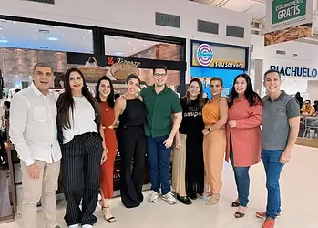 O arraial do Colégio Meta. A degustação de vinhos e chocolates Lugano. Alta do dólar é "responsabilidade fiscal". Veja na coluna da Beth Passos desta semana