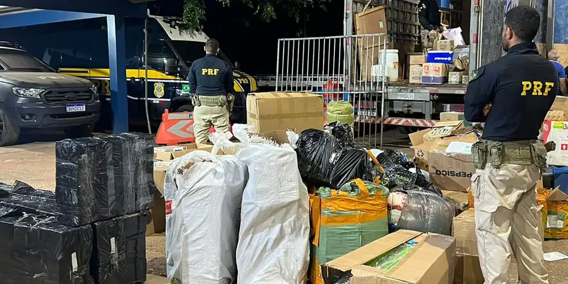 PRF realiza apreensão de mercadorias irregulares na BR-364 que iriam para Feijó