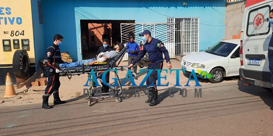 Motociclista e passageiros são atingidos por carro no Bairro Nova Estação
