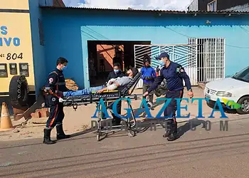 Motociclista e passageiros são atingidos por carro no Bairro Nova Estação