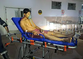 Homem leva facada nas costas e tem pulmão perfurado ao tentar separar briga