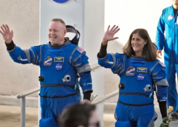 'Presos' no espaço, astronautas estão confiantes que vão voltar à Terra em cápsula da Boeing