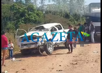 Caminhonete capota após perder o controle e deixa sete pessoas feridas em Rio Branco
