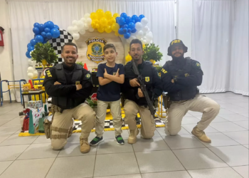 PRF realiza sonho de criança fã da instituição e celebra aniversário com visita especial