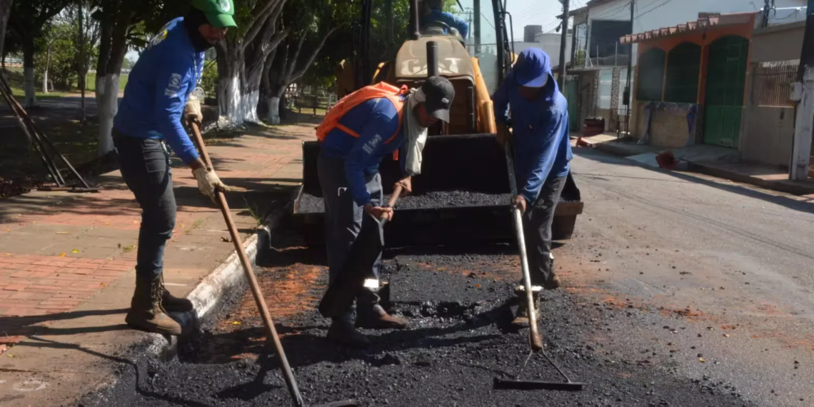 Ruas do bairro Tucumã recebem pavimentação com Programa Asfalta Rio Branco