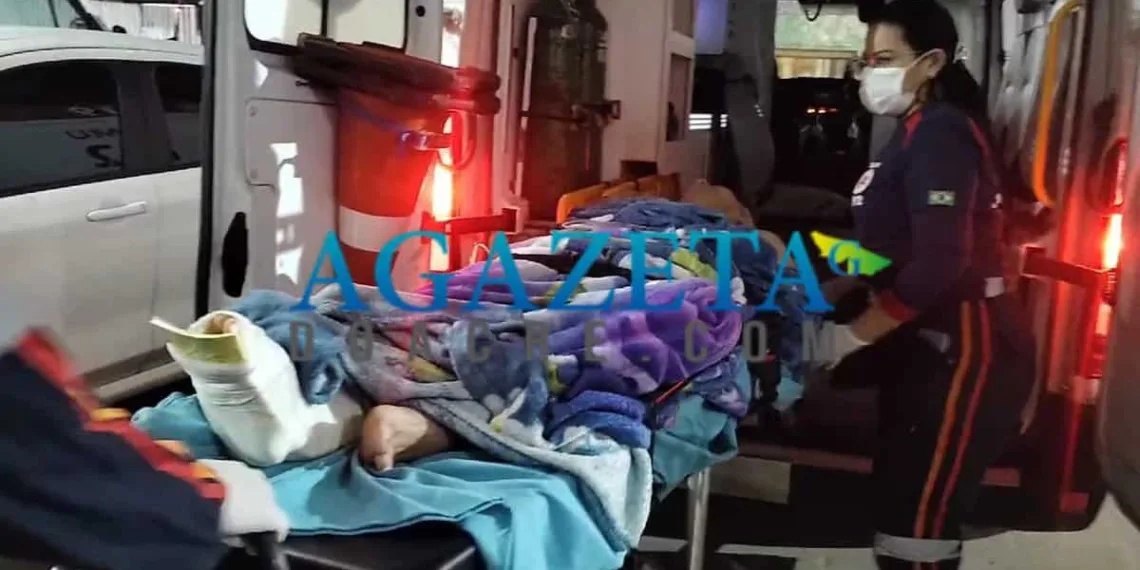 Acidente entre táxi e motocicleta deixa homem ferido na BR-317