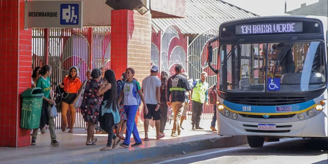 Prefeitura de Rio Branco solicita e empresa de transporte coletivo amplia frota para reduzir tempo de espera dos passageiros