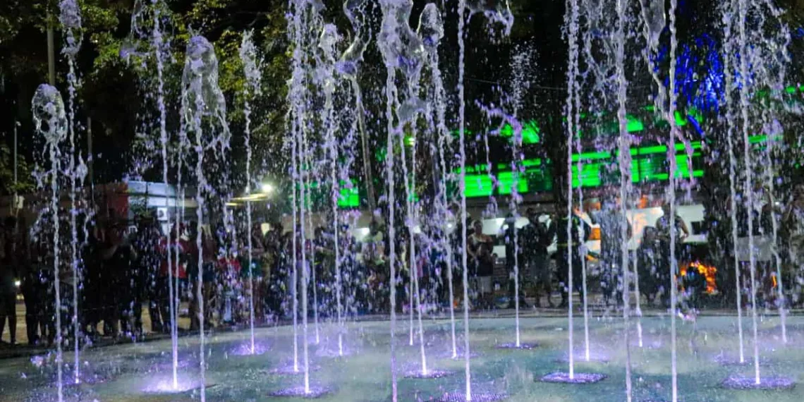 Fonte interativa da Praça da Revolução apresenta problemas hidráulicos e é desligada para manutenção