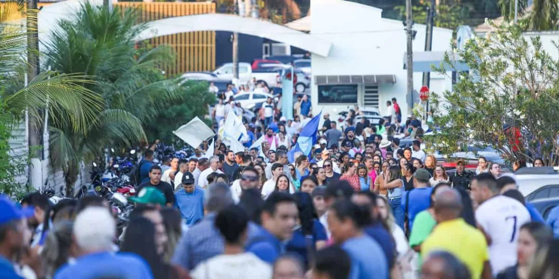Imagens mostram multidão chegando para convenção de Bocalom e Alysson; trânsito fica congestionado na Getúlio Vagas