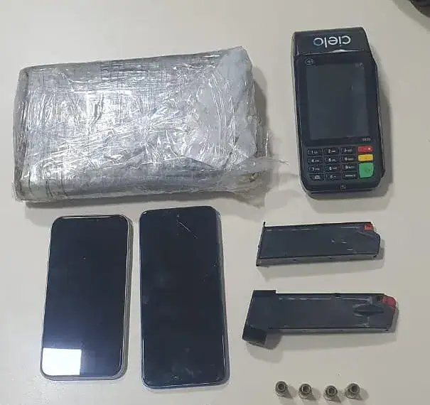 Polícia Militar apreende drogas, munições e partes de arma de fogo no Segundo Distrito
