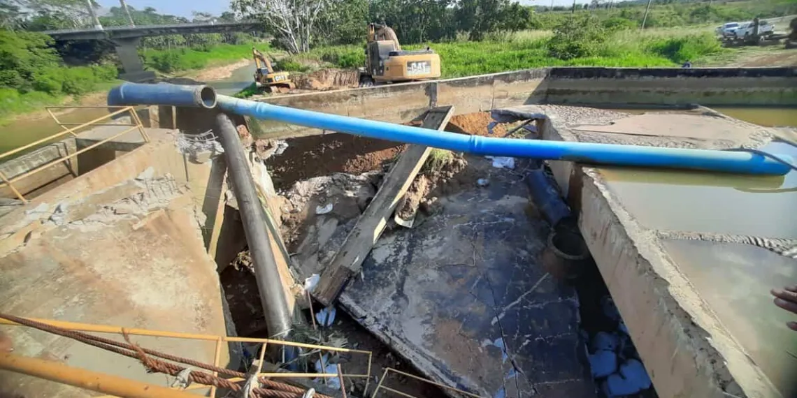 Estação de Tratamento de Água desaba e afeta abastecimento em Rio Branco; veja o vídeo