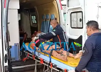 Veículo capota ao desviar de motocicleta em estrada no interior do Acre; quatro ficam feridos