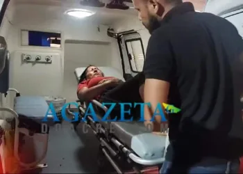 Mulher fica ferida após colisão com trator estacionado na BR-317, no interior do Acre