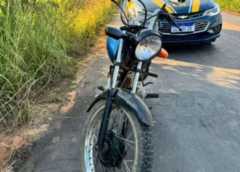 PRF apreende moto roubada e adolescente de 14 anos na BR 364 em Rio Branco-AC