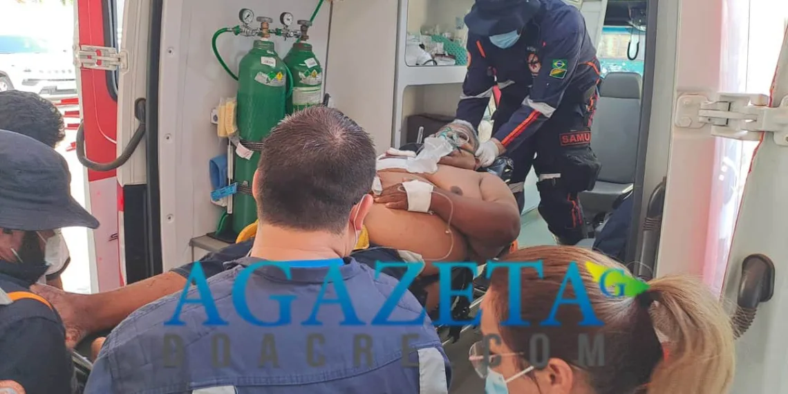 Homem disfarçado de mototaxista tenta matar rival em bar e atinge outra vítima com tiro