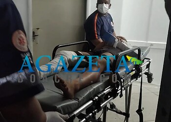 Sem capacete, adolescente colide contra caminhonete e fica gravemente ferido em Brasiléia