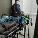Sem capacete, adolescente colide contra caminhonete e fica gravemente ferido em Brasiléia