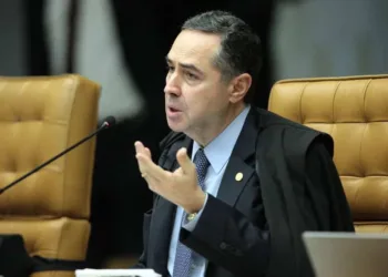 Plataforma que descumpre ordem deve ser impedida de atuar, diz Barroso