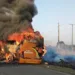 VÍDEO: ônibus fica totalmente destruído após pegar fogo em estrada no Acre