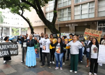 Família de João Pedro protesta contra decisão que absolveu policiais
