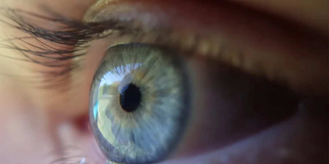 Justiça determina que plano de saúde deve custear tratamento à mulher com doença nos olhos