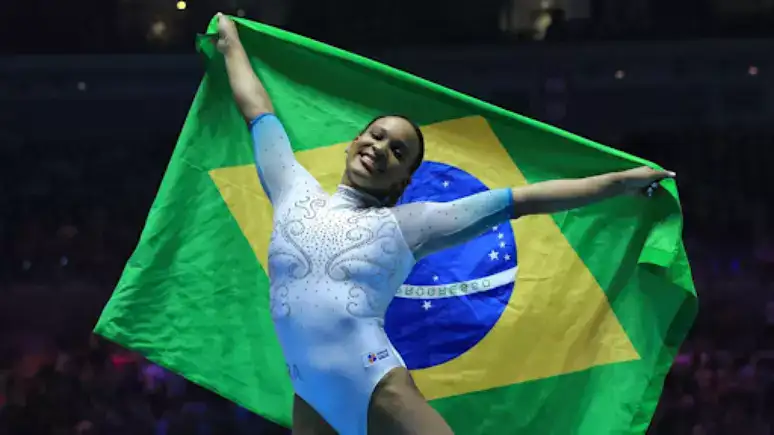 Após conquistar medalha, Rebeca Andrade decide aposentadoria: 'exige muito do meu corpo'