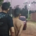 Suspeito é acusado de praticar pelo menos dois roubos com uso de arma de fogo e mediante restrição de liberdade das vítimas, em parceria com outros membros de uma organização criminosa. 