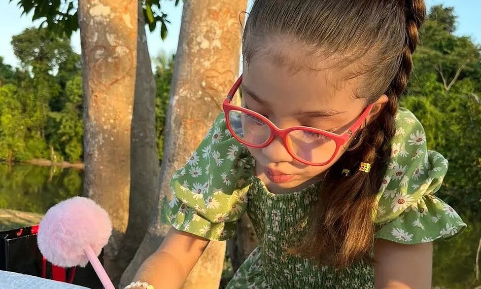 A escritora Laura Mota tem apenas 7 anos e já irá publicar o seu segundo  livro. Foto: cedida