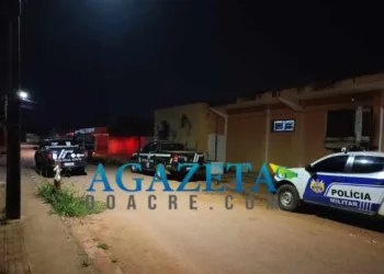 Assaltante morre após reagir à prisão e tentar esfaquear policial