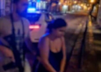 No RJ, mãe suspeita de envolvimento no estupro da filha teria prometido boneca para ela não denunciar abusos sexuais