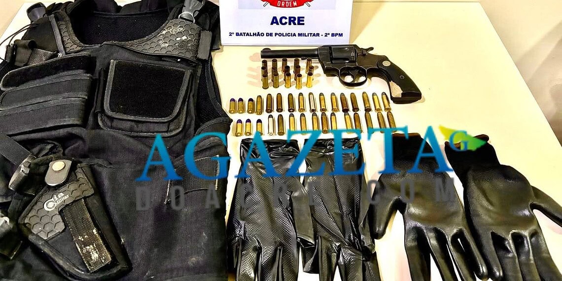 Policiais militares encontram arma e munições em casa abandonada em Rio Branco