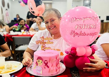 No Acre, professora faz carreata em comemoração à última quimioterapia