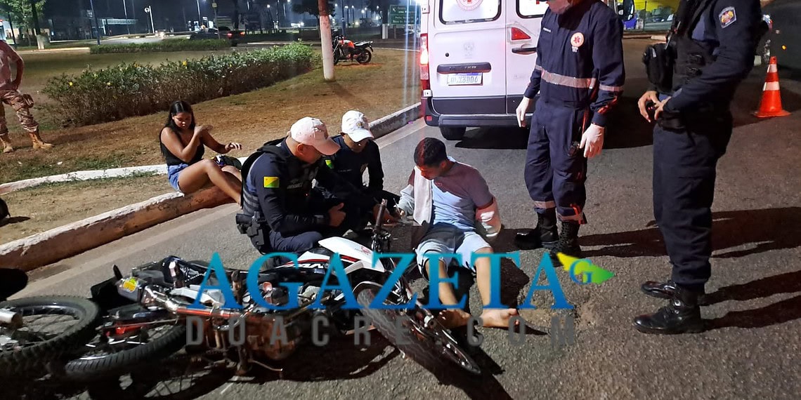Casal em motocicleta sofre acidente ao tentar fugir de blitz na AC-40
