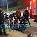 Mulher cai de motocicleta após perder controle em curva e fica desorientada em Rio Branco